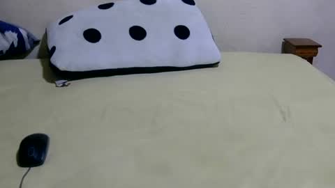 Snapshot of air_hottess chatting on 11-18-25, 02:06 Cindy online show from 11-18-25, 02:06