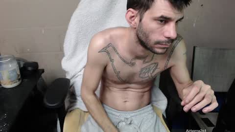 Snapshot of airbornx2n1 chatting on 01-27-25, 10:27 Leo Airborn Sir Daddy online show from 01-27-25, 10:27