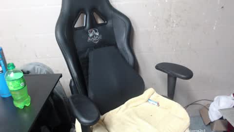 Snapshot of airbornx2n1 chatting on 02-01-25, 04:00 Leo Airborn Sir Daddy online show from 02-01-25, 04:00