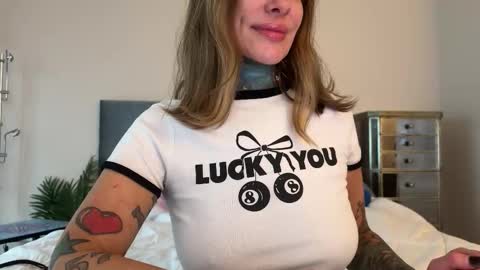 Snapshot of airgeadx chatting on 02-13-26, 08:05 Airgead online show from 02-13-26, 08:05