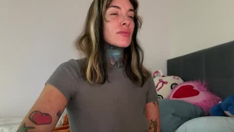 Snapshot of airgeadx chatting on 03-27-26, 08:19 Airgead online show from 03-27-26, 08:19