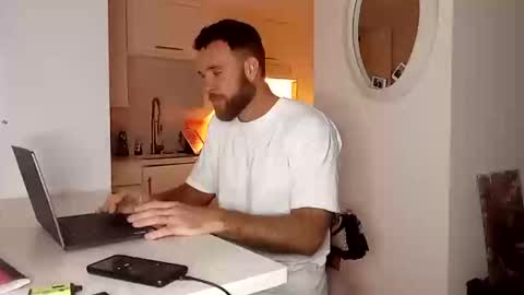 Mikea online show from 01-22-25, 01:00
