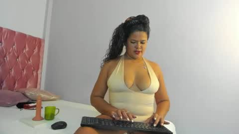 AISHA  MOORE online show from 06-11-26, 07:23