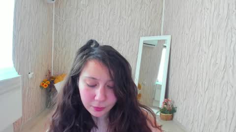 Snapshot of aisharouhi chatting on 12-23-24, 08:33 Aisha online show from 12-23-24, 08:33