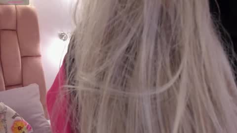 aisha online show from 10-19-25, 12:17