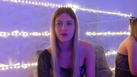 Aisha online show from 10-21-25, 05:19