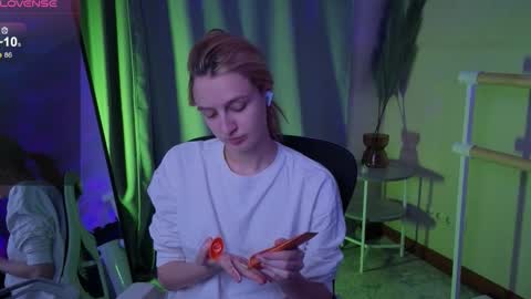 aishiro online show from 11-28-25, 09:12