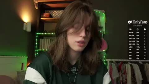 Snapshot of aislyfarran chatting on 03-08-26, 01:25 Aliza online show from 03-08-26, 01:25