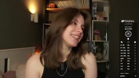 Snapshot of aislyfarran chatting on 03-25-26, 01:22 Aliza online show from 03-25-26, 01:22