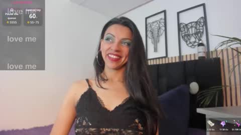 Snapshot of aitanna_garciia chatting on 10-21-25, 12:17 Aitana Garcia online show from 10-21-25, 12:17
