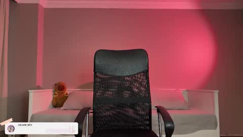 Snapshot of akame_s chatting on 10-27-25, 07:40             online show from 10-27-25, 07:40