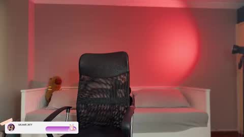 Snapshot of akame_s chatting on 10-28-25, 08:11             online show from 10-28-25, 08:11