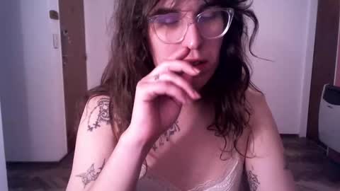 Snapshot of akamedolle chatting on 09-26-25, 03:32 Veronica Akame 3 online show from 09-26-25, 03:32