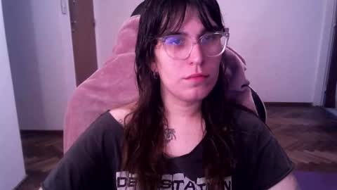 Snapshot of akamedolle chatting on 11-15-25, 10:01 Veronica Akame 3 online show from 11-15-25, 10:01