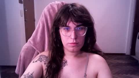 Snapshot of akamedolle chatting on 12-20-25, 06:09 Veronica Akame 3 online show from 12-20-25, 06:09