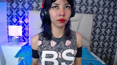 A K A N E  U W U online show from 12-10-24, 12:27