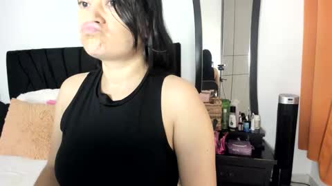 Snapshot of akanekihm chatting on 05-16-26, 10:01 MIRANDA online show from 05-16-26, 10:01