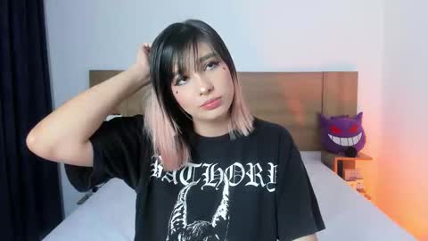 Snapshot of akatsumi_ chatting on 10-09-25, 10:19 Akartsumi online show from 10-09-25, 10:19