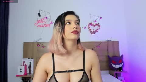 Snapshot of akatsumi_ chatting on 10-17-25, 10:45 Akartsumi online show from 10-17-25, 10:45