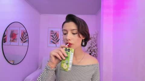 Snapshot of akaza_hakuji_ chatting on 02-07-25, 12:39 Azaka online show from 02-07-25, 12:39