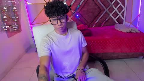 Snapshot of akazaboy chatting on 02-01-25, 04:14 akazaboy online show from 02-01-25, 04:14