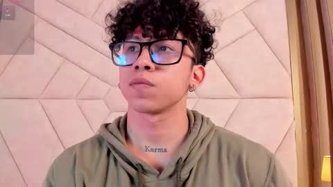 Snapshot of akazaboy chatting on 10-20-25, 04:24 akazaboy online show from 10-20-25, 04:24