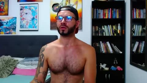 Snapshot of akiles_r chatting on 01-10-25, 02:04 akiles online show from 01-10-25, 02:04