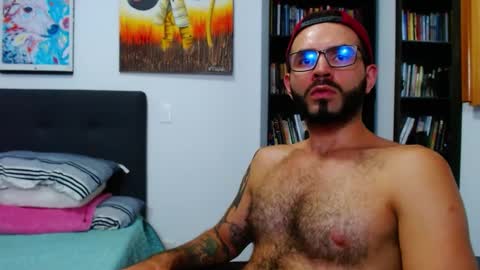 Snapshot of akiles_r chatting on 01-29-25, 01:37 akiles online show from 01-29-25, 01:37