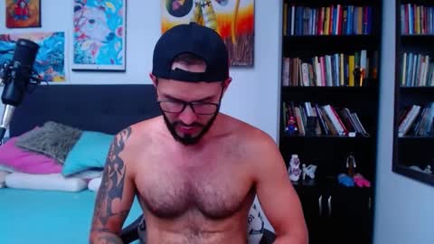 Snapshot of akiles_r chatting on 03-05-25, 10:10 akiles online show from 03-05-25, 10:10