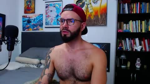 Snapshot of akiles_r chatting on 10-10-25, 11:26 akiles online show from 10-10-25, 11:26