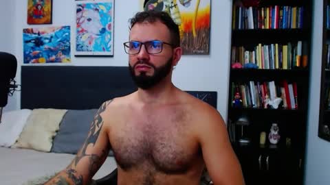 Snapshot of akiles_r chatting on 10-13-25, 10:54 akiles online show from 10-13-25, 10:54