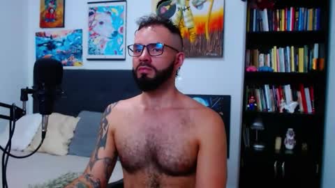 Snapshot of akiles_r chatting on 10-14-25, 11:05 akiles online show from 10-14-25, 11:05