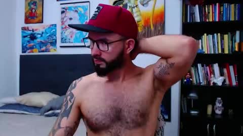 Snapshot of akiles_r chatting on 10-22-25, 10:42 akiles online show from 10-22-25, 10:42