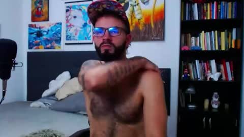 Snapshot of akiles_r chatting on 10-29-25, 11:17 akiles online show from 10-29-25, 11:17