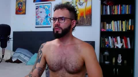 Snapshot of akiles_r chatting on 11-17-25, 11:10 akiles online show from 11-17-25, 11:10