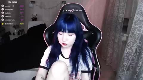 akirahartyx online show from 10-23-25, 04:39