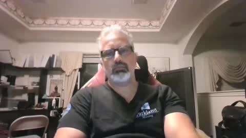 Snapshot of aladdin31673 chatting on 12-18-25, 02:17 aladdin31673 online show from 12-18-25, 02:17