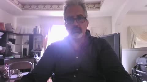 Snapshot of aladdin31673 chatting on 12-21-25, 05:20 aladdin31673 online show from 12-21-25, 05:20