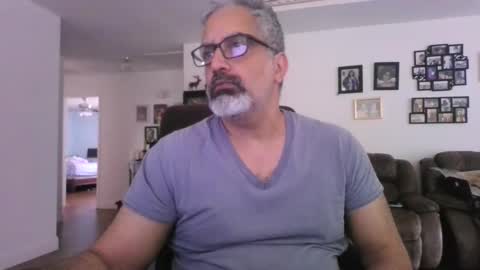 Snapshot of aladdin31673 chatting on 05-10-26, 02:22 aladdin31673 online show from 05-10-26, 02:22