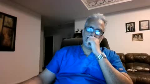 Snapshot of aladdin31673 chatting on 06-11-26, 02:11 aladdin31673 online show from 06-11-26, 02:11
