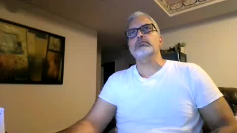 Snapshot of aladdin31673 chatting on 08-06-26, 02:35 aladdin31673 online show from 08-06-26, 02:35