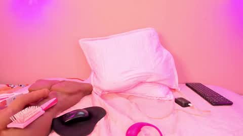 Alahia  online show from 01-24-25, 03:02