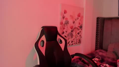 Alaia Carter online show from 10-14-25, 03:29