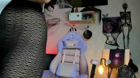 Alaia online show from 10-16-25, 09:49