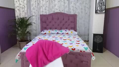 Snapshot of alaia_skater chatting on 10-19-25, 10:49 Alaia Skater online show from 10-19-25, 10:49