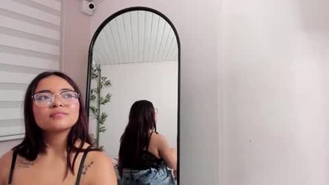 Snapshot of alaia_soto chatting on 03-05-25, 11:27 alaia_soto online show from 03-05-25, 11:27
