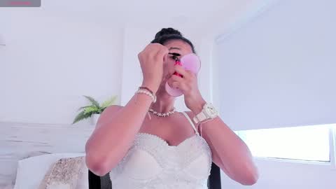 Snapshot of alaiaferrer chatting on 01-08-25, 08:39 Alaia online show from 01-08-25, 08:39