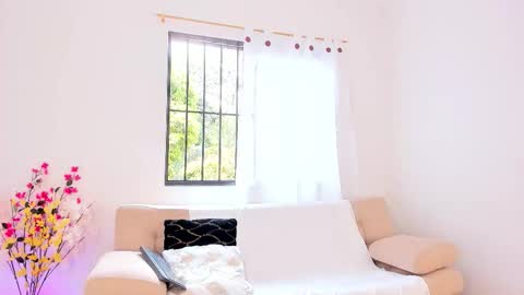 Snapshot of alaiaferrer chatting on 10-12-25, 08:19 Alaia online show from 10-12-25, 08:19