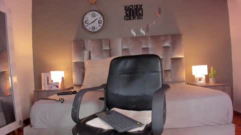 Snapshot of alaiarogers chatting on 12-23-24, 02:39 Alaia online show from 12-23-24, 02:39