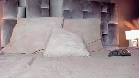 Snapshot of alaiarogers chatting on 02-07-25, 02:37 Alaia online show from 02-07-25, 02:37